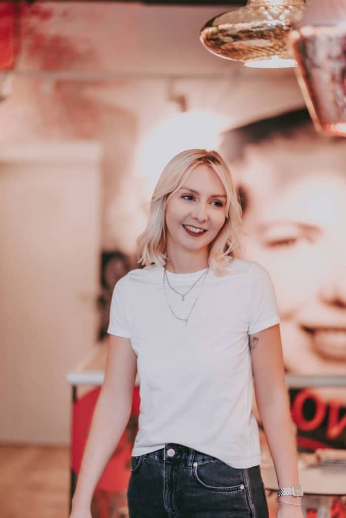 Essstoerungen_Portrait von lebensleichter im Café